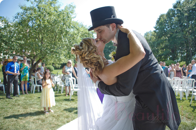 the bride and groom kiss aftere their outdoor ceremony held at the manoir rouville campbell
